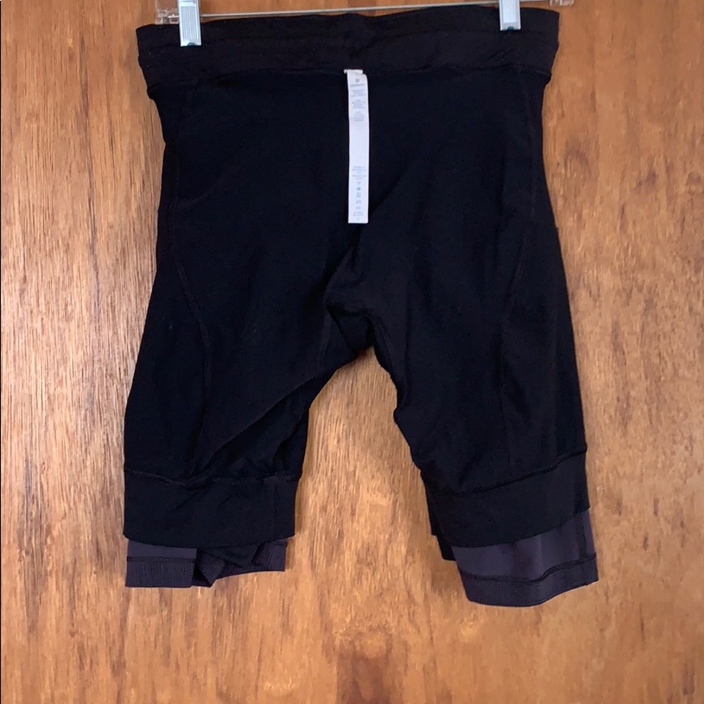 Small Black Lululemon shorts with liner - Picture 6 of 6